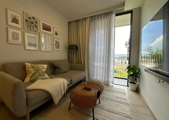 2 Bd Laguna Skypark Condo